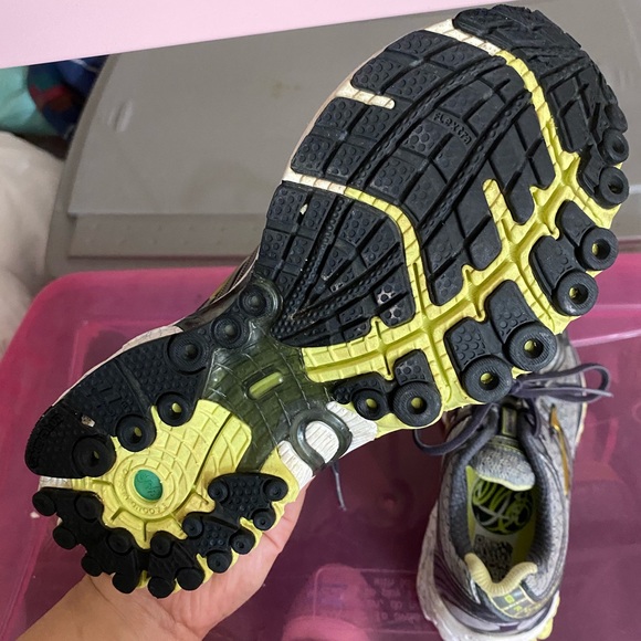 Brooks running shoes - Picture 4 of 6